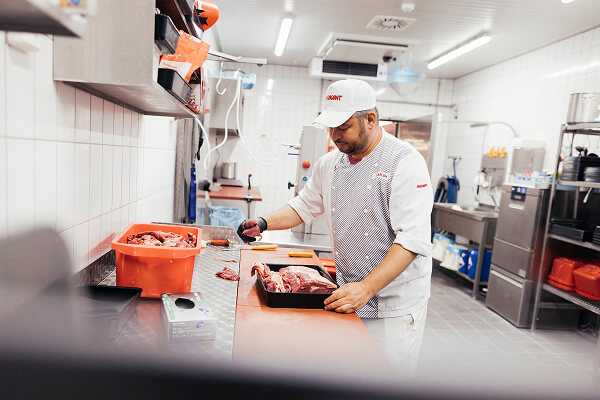 20240802_Hofer_Bela_EB_Markant_Trittau_07530_Highres_retuschiert